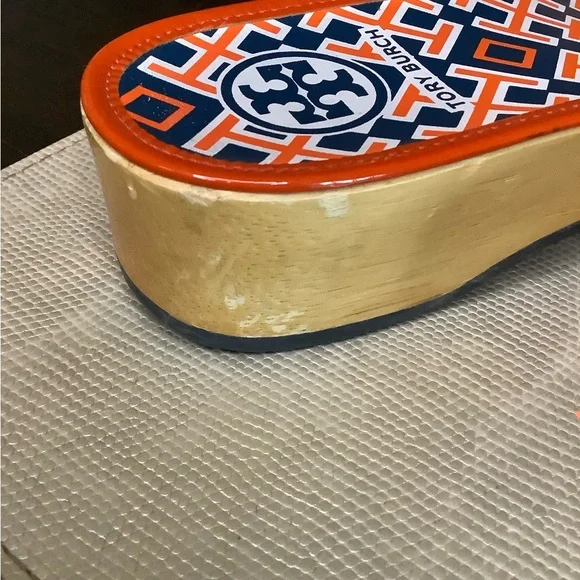 Tory Burch Patent Leather Slide Size 8 - Picture 4 of 7